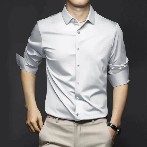Schmal geschnittenes Herrenhemd: Langarm Business & Casual Frühlingshemd. Vielseitige Männer Mode, elegant.