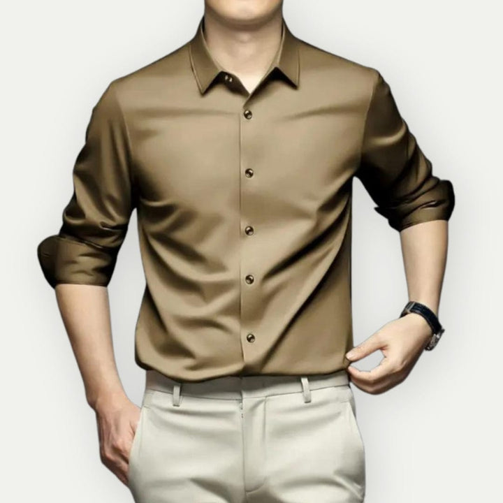 Modernes graues, faltenfreies Langarm-Herrenhemd, slim fit, bügelfrei, vielseitig für Business und Casual.