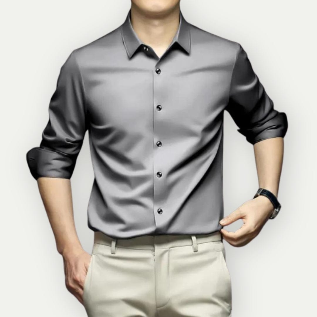 Elegantes Slim-Fit Herrenhemd, bügelfrei & faltenfrei, in Hellblau, perfekt für seriöse Business-Outfits.