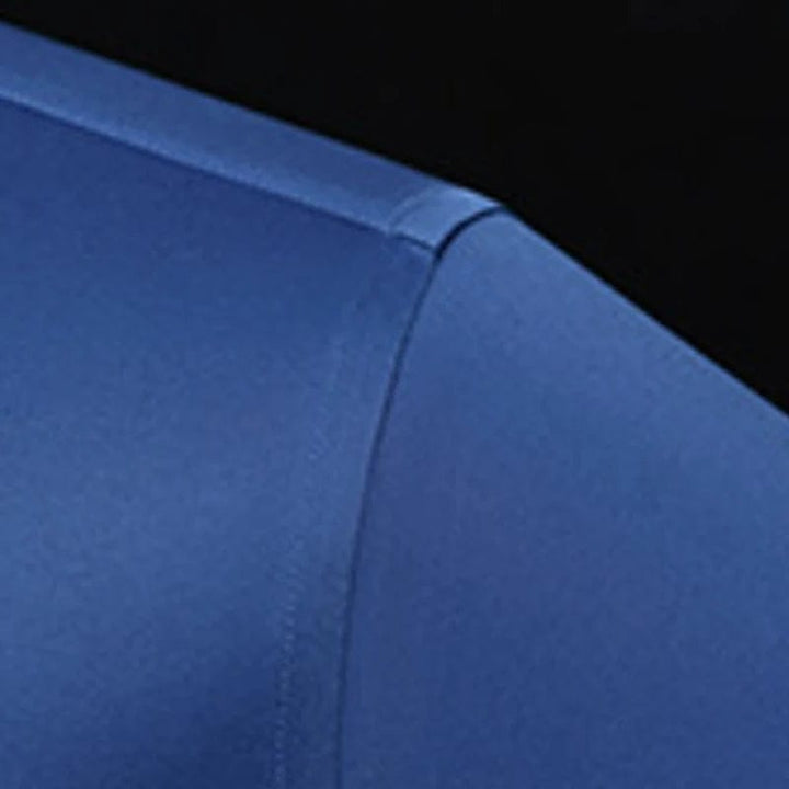 Modischer Business-Look mit faltenfreiem Slim-Fit Herrenhemd in Grau, bügelfrei, professionelle Herrenmode.