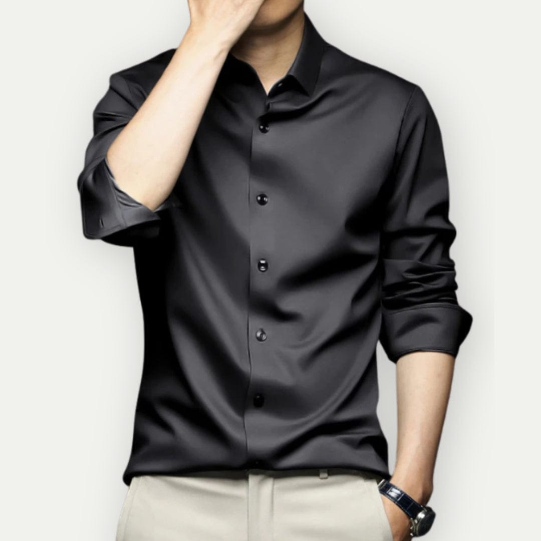 Detailansicht Kragen des eleganten, faltenfreien Slim-Fit Herrenhemdes, bügelfrei, für einen gepflegten Auftritt.