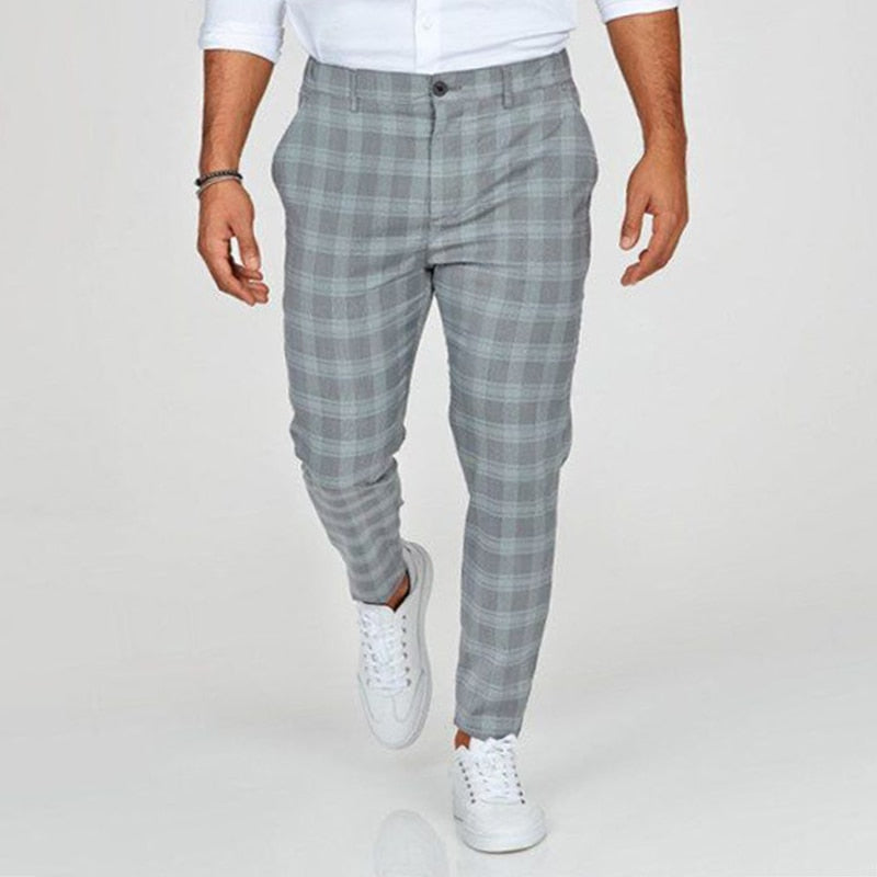Elegante karierte Herrenhose, Slim Fit, mit schmal zulaufendem Bein. Perfekt für Business-Meetings oder smarte Freizeit-Looks.