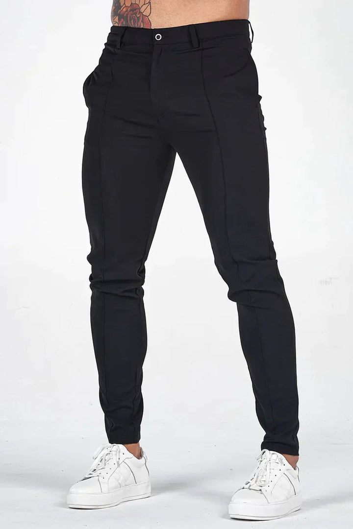 Beige Slim-Fit Hose für Herren, elegant und vielseitig, perfekt für Business oder entspannte Frühlings-Outfits.