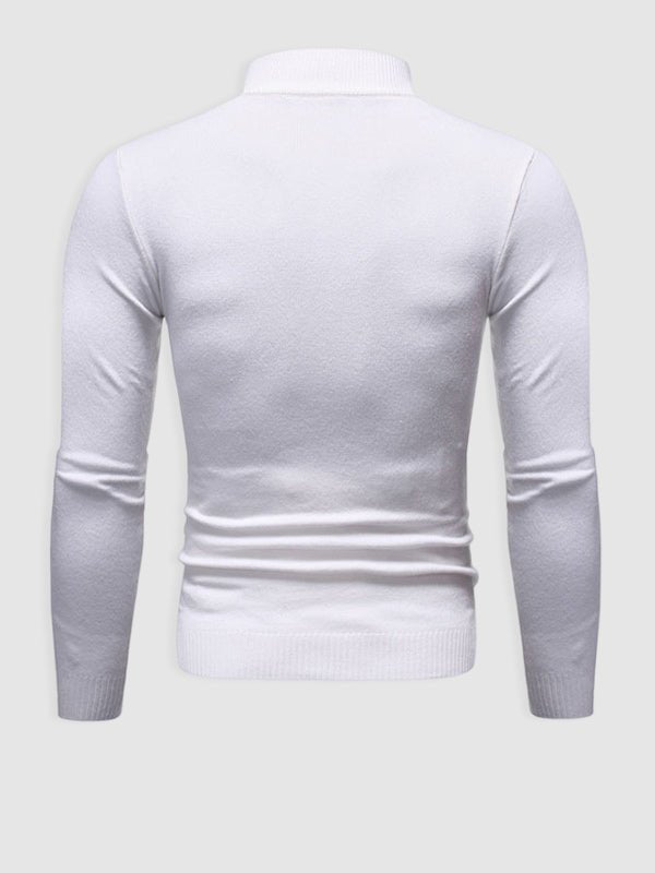 Moderner Herren Rollkragenpullover in Weiß. Langarm Slim Fit für stilvolle Frühlingsmode und Business.