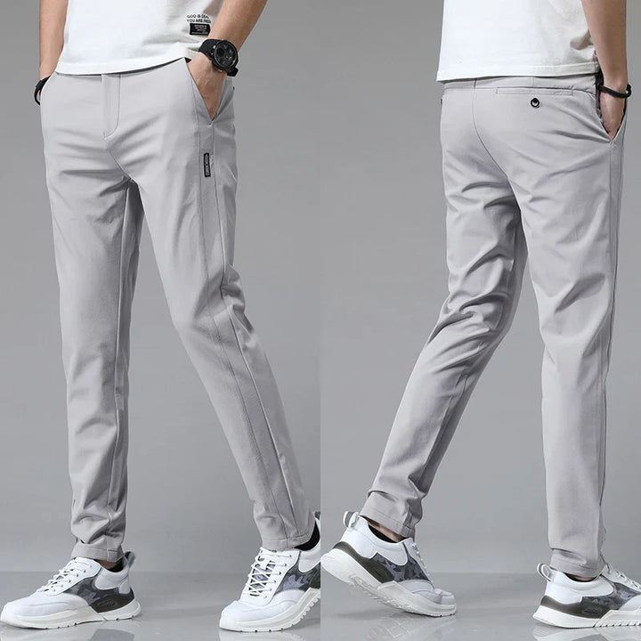 Modische Herren Slim Fit Hose aus knitterarmem Stretch-Stoff, ideal für Komfort & Stil.