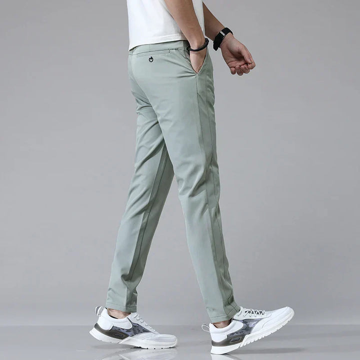 Knitterarme Herren Stretchhose, Slim Fit Design, atmungsaktiv und extrem bequem für lange Tage.