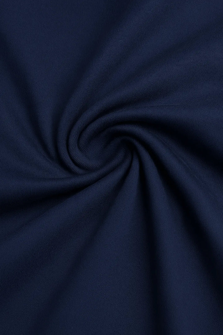 Stylisches Herren T-Shirt Slim Fit marineblau. Das Basic Oberteil überzeugt durch Komfort und eine moderne Passform.