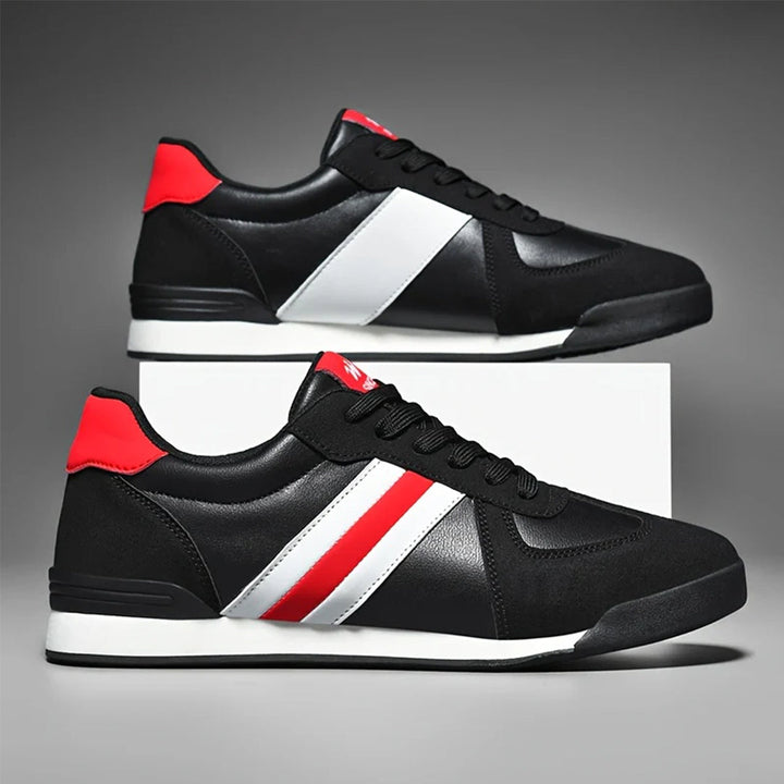 Stilvolle Herren-Sneaker mit elegantem Streifendetail. Die flache Sohle und Polsterung bieten optimalen Tragekomfort.