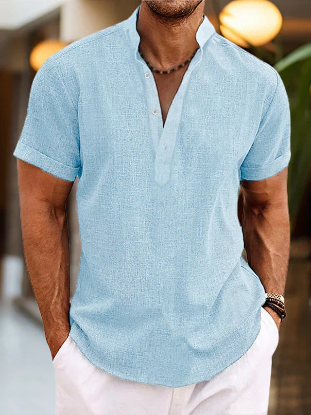 Lässiges Herren Henley-Shirt mit Kurzarm für den Sommer. Bequemes Oberteil für Strand & Freizeit.
