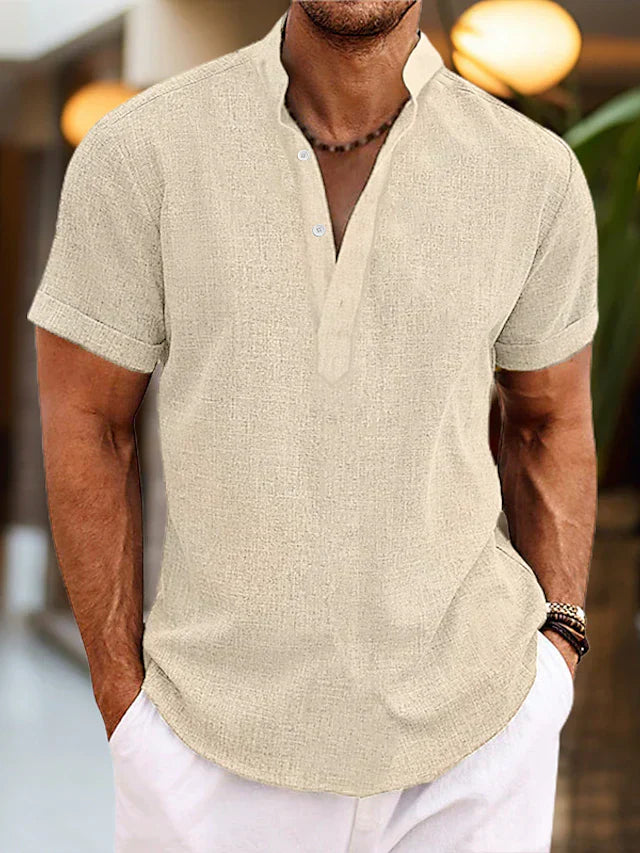 Bequemes Herren Henley-Shirt, Kurzarm, weicher Stoff, lockere Passform. Perfekt als Sommerkleidung für Männer.