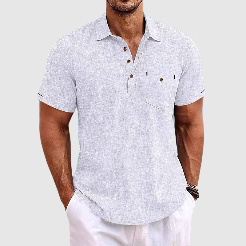 Atmungsaktives Herren Polohemd, leicht und bequem. Ideal für warme Sommertage und Freizeit.