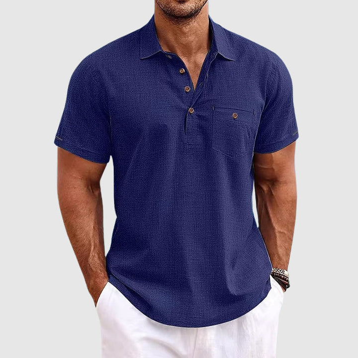 Klassisches Herren Poloshirt in stilvollem Design. Kurzarm, atmungsaktiv und perfekt für den Sommer.