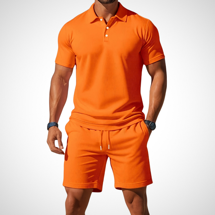 Bequemer Herren Zweiteiler für den Sommer mit Poloshirt und Shorts, ideal für Freizeit & Sport.