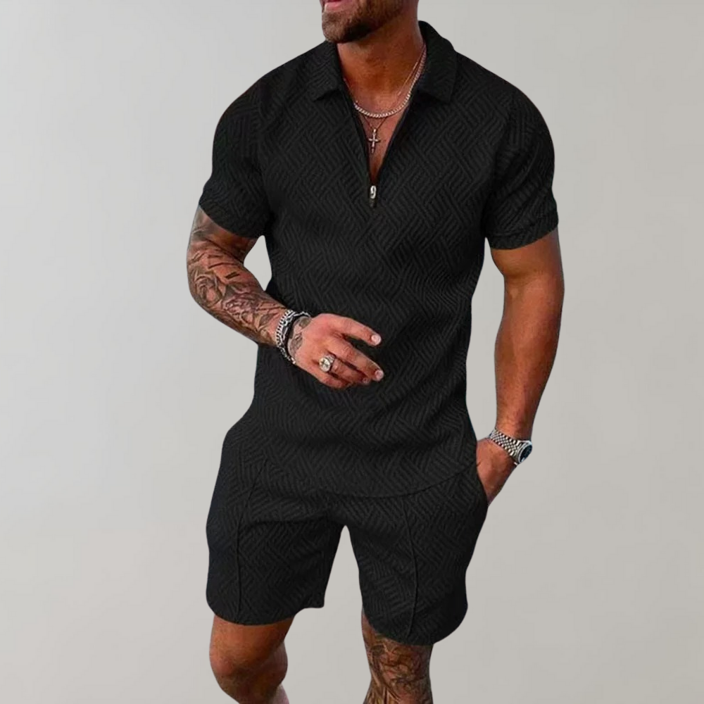 Bequemes Herren Freizeit-Set aus leichtem Poloshirt und Shorts, ideal für warme Sommertage.