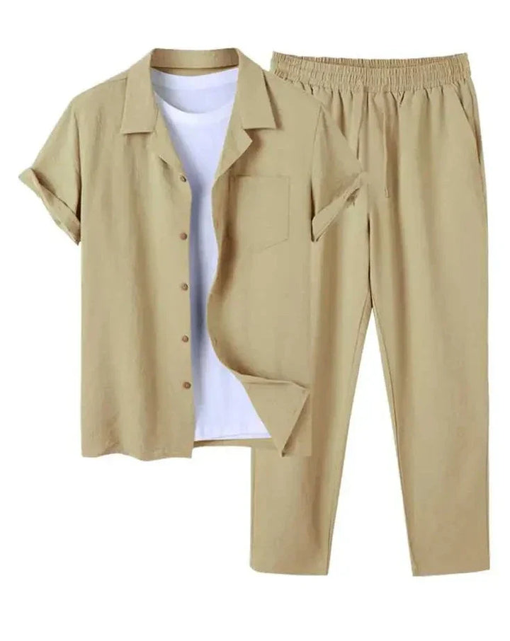 Stilvolles Herren Zweiteiler Sommer-Outfit mit lockerem Schnitt. Kurzarmoberteil & knielange Hose für heiße Tage.
