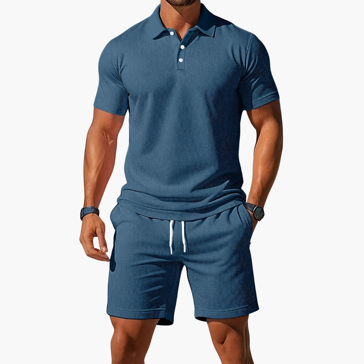 Herren Freizeit Sommer Set: Lässiges Polohemd & bequeme Shorts in Hellgrau, ideal für den Urlaub.