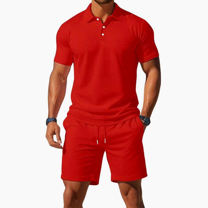 Stilvolles Herren Sommer Set: Polohemd & Shorts, perfekt als bequeme Freizeitkleidung für warme Tage.