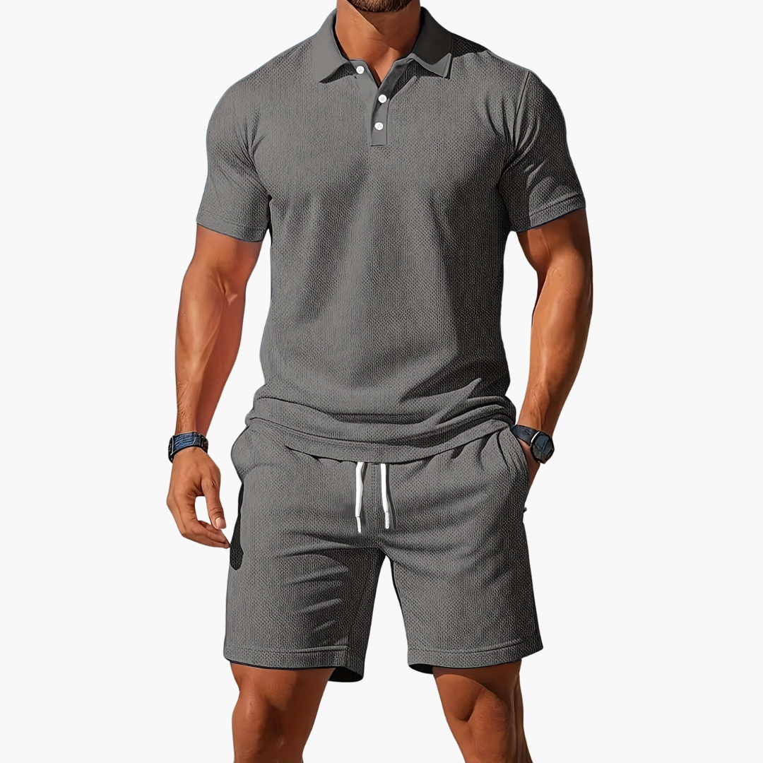 Lässiges Herren Sommer Set: Komfortables Polohemd & Shorts in Schwarz, ideal für entspannte Freizeit.