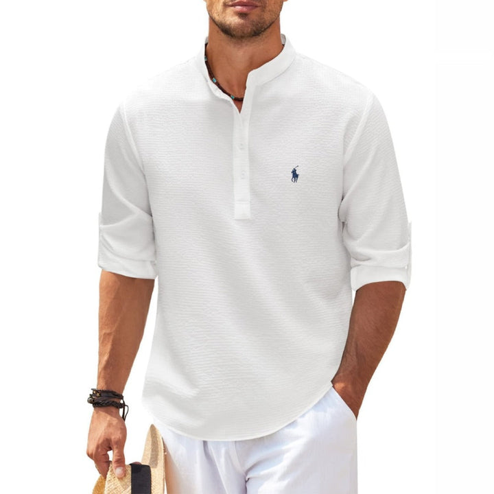 Stylisches Herren Freizeit-Sommerhemd mit modernem Stehkragen und halber Knopfleiste, ideal für Casual-Looks.