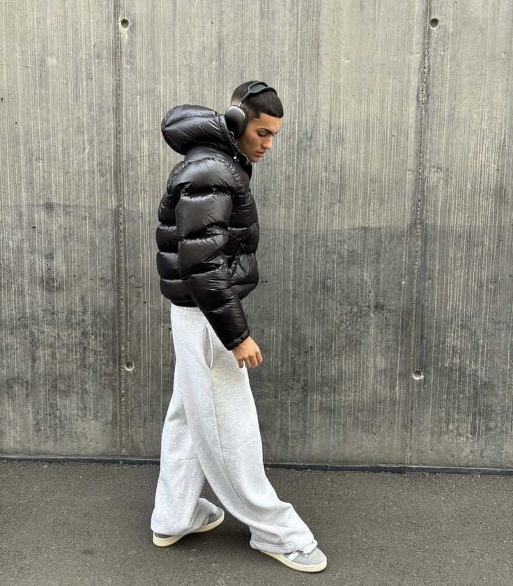 Grüner Herren Pufferjacke Steppmantel, warm und stilvoll, ideal für Wintermode & Freizeit.