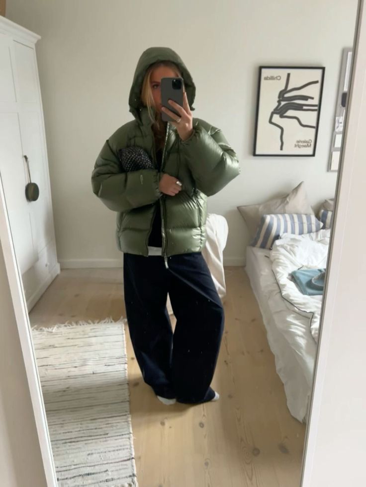 Warmer Herren Stepp-Puffer Wintermantel mit Kälteschutz, ideal für Outdoor-Aktivitäten.
