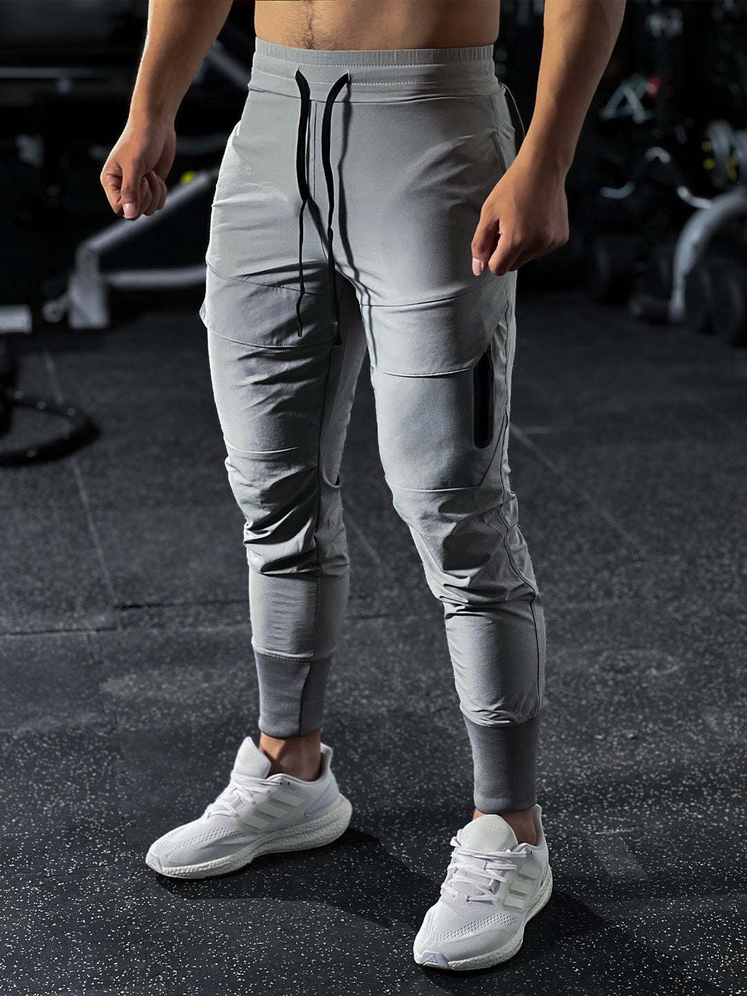 Modische Herren Stretch-Hose für Sport & Alltag, mit Elastikbund & schmalem Bein.
