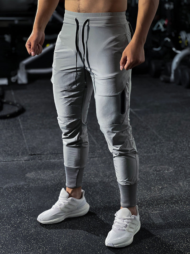 Modische Herren Stretch-Hose für Sport & Alltag, mit Elastikbund & schmalem Bein.
