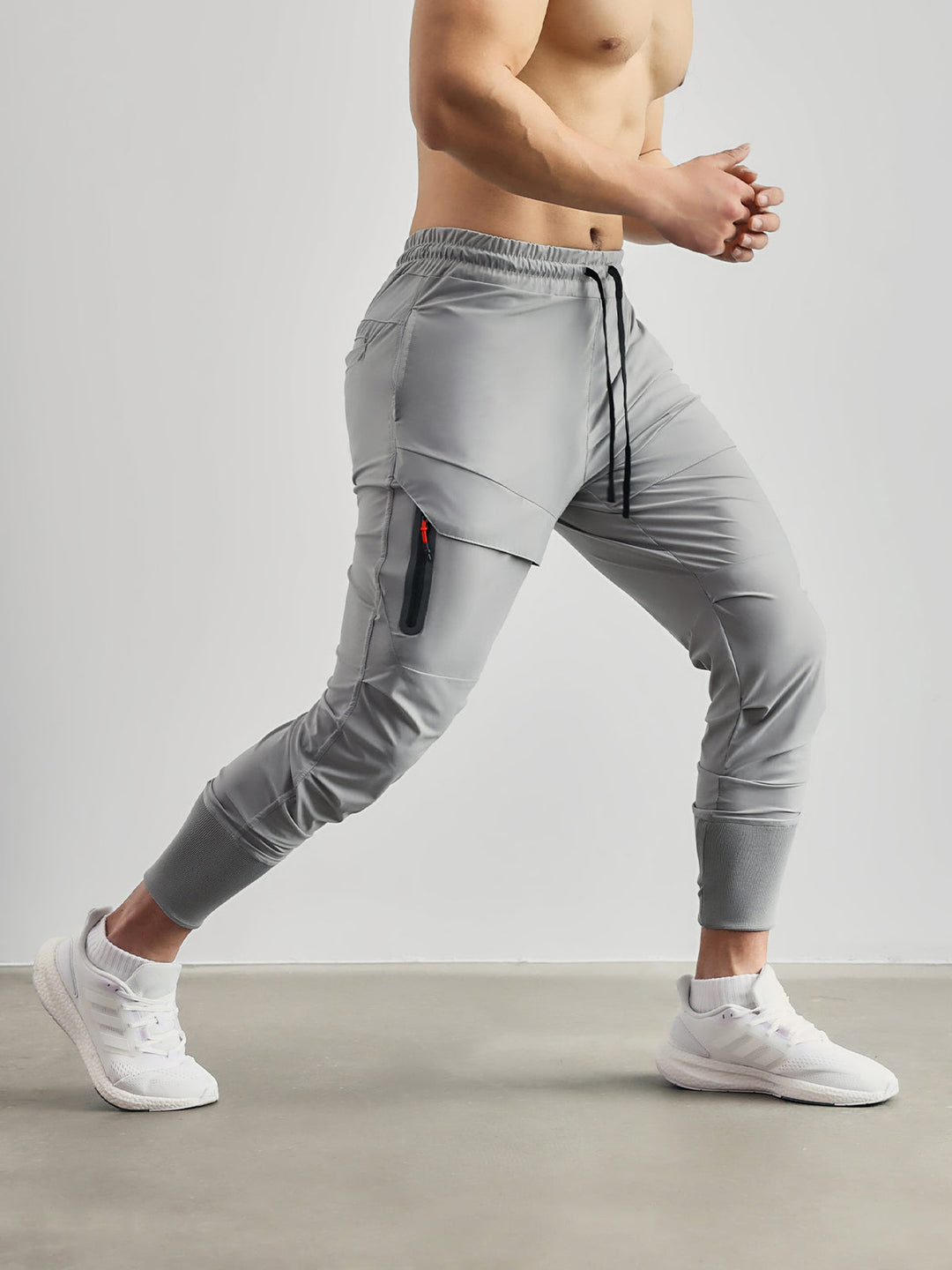 Herren Athletikhose mit Stretch für Flexibilität, Elastikbund & schmal zulaufendem Bein.