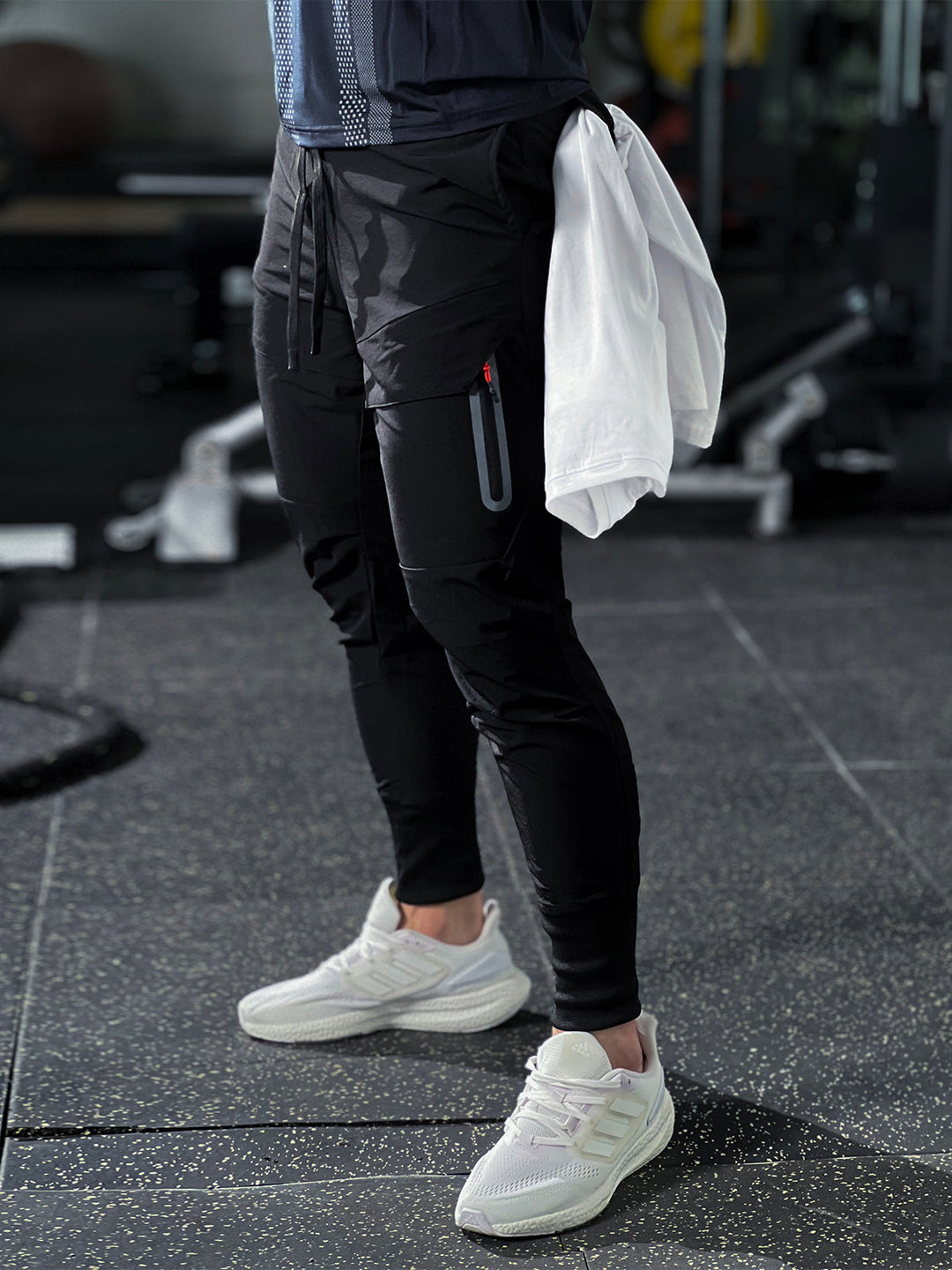 Herren Trainingshose aus Stretch-Material, flexibel, mit modernem Schnitt & Elastikbund.