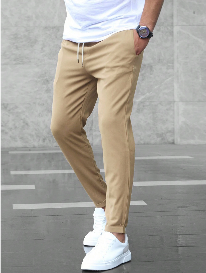 Bundbereich der Herren Stretch-Chino, schmale Passform, hochwertige Verarbeitung