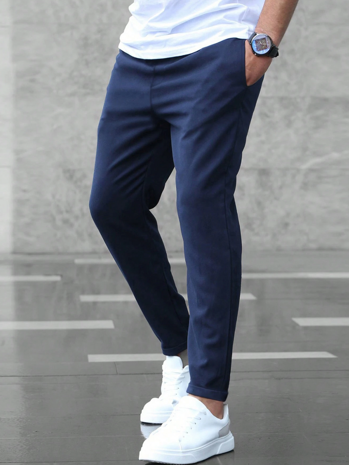 Herren Chino-Hose in Khaki, schmale Passform, Stretch-Material für maximale Bewegungsfreiheit