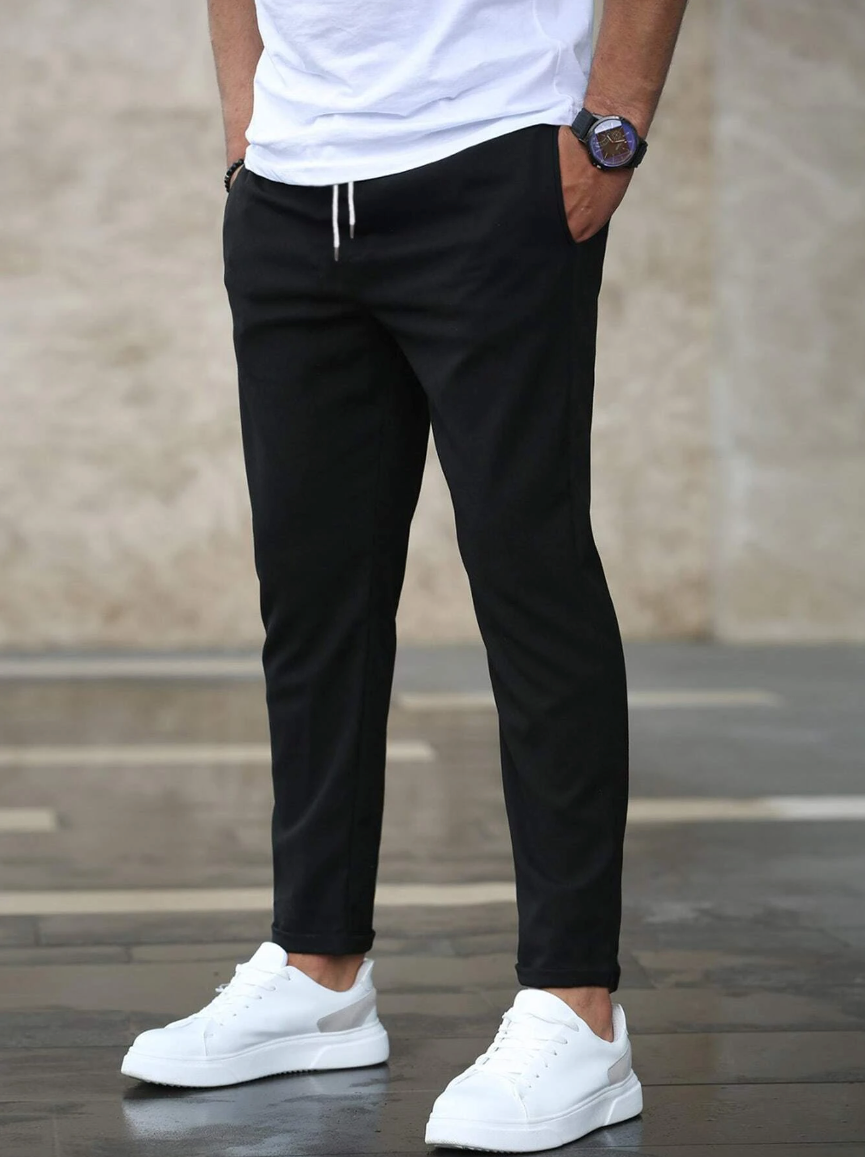 Rückansicht einer Herren Stretch-Chino, schmale Passform, Gesäßtaschen Business-Freizeit