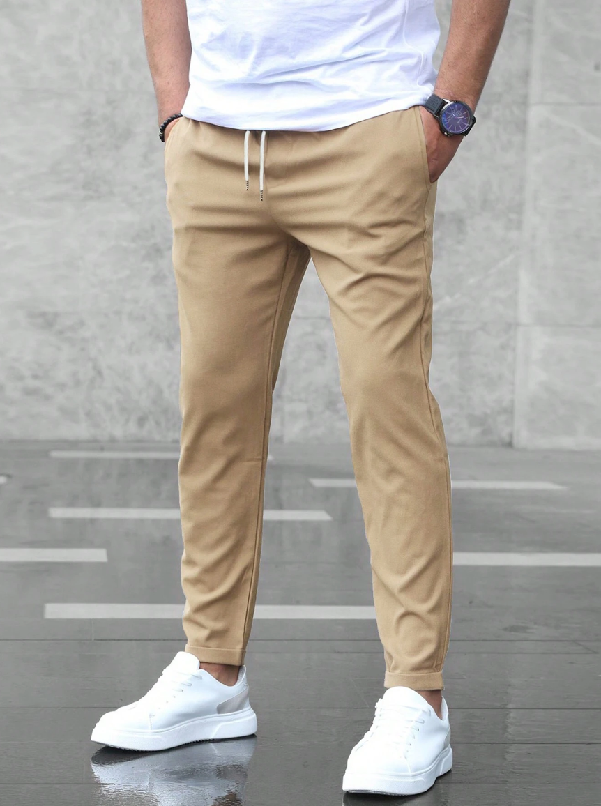 Herren Stretch-Chino dunkelgrün, schmale Passform, atmungsaktive Freizeithose, Ganzjahresmode