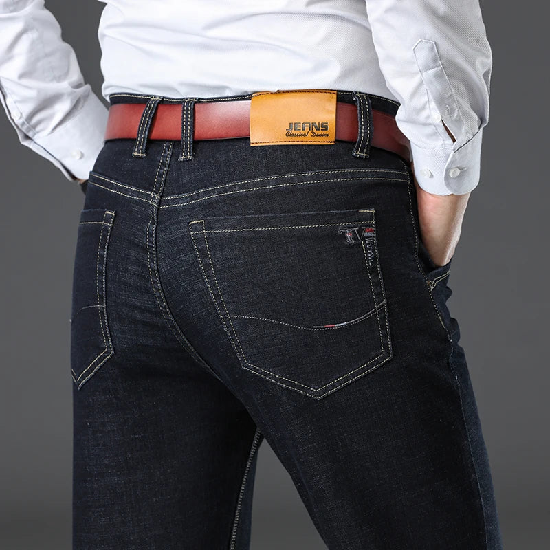 Herren Stretch-Jeans für den Alltag, gerader Schnitt, in Blau, bietet eine ideale Mischung aus Stil und Komfort.