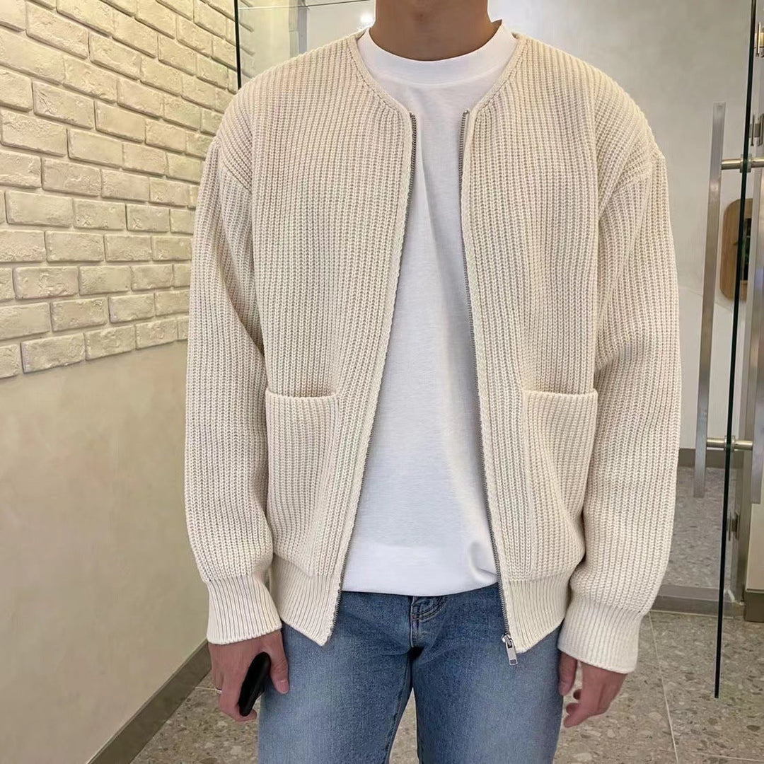 Bequeme Khaki Herren Strickjacke, weicher Langarm-Cardigan für stilvolle Herbst- und Wintermode. Komfortabler Layering-Look.