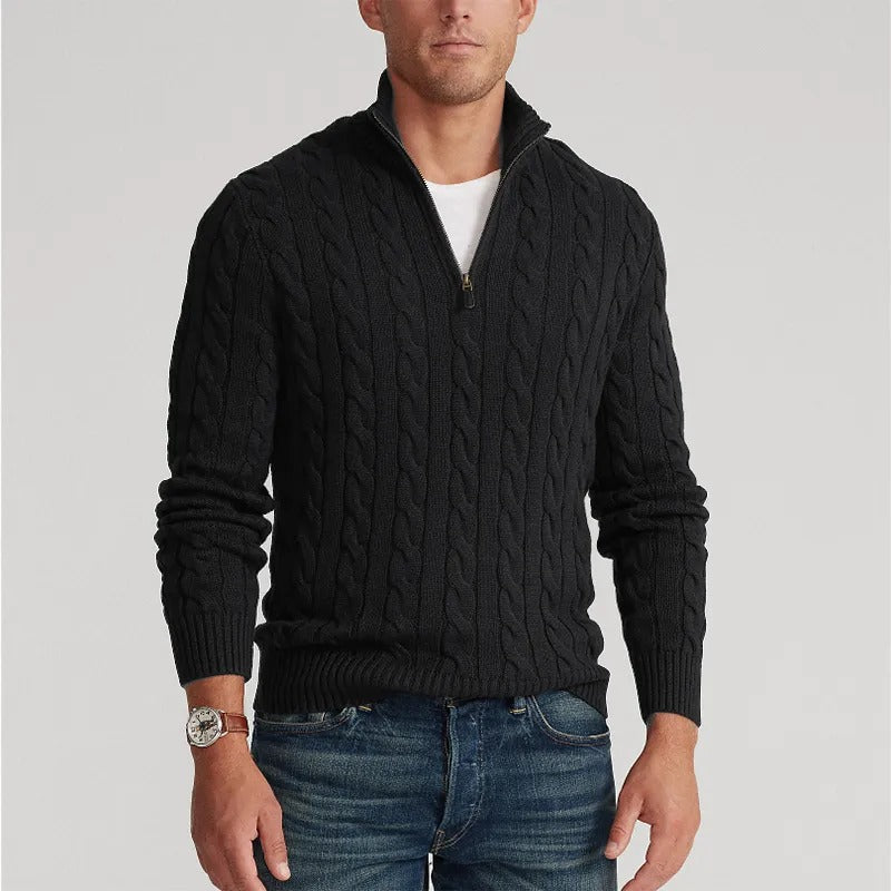 Nahaufnahme einer Herren Strickjacke mit Reißverschluss & elegantem Stehkragen. Komfortabler Pullover für Männermode.