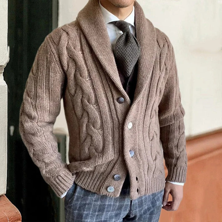 Herren Strickpullover "Heinrich" mit elegantem Schalkragen & klassischem Zopfmuster, ideal für Frühling & Übergangszeit.