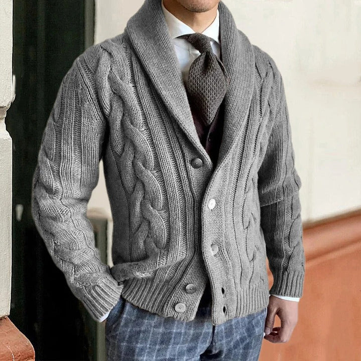 Casual-eleganter Herrenpullover mit Zopfmuster & Schalkragen. Langarm Strickware für Freizeit & Business, perfekt für Männer.
