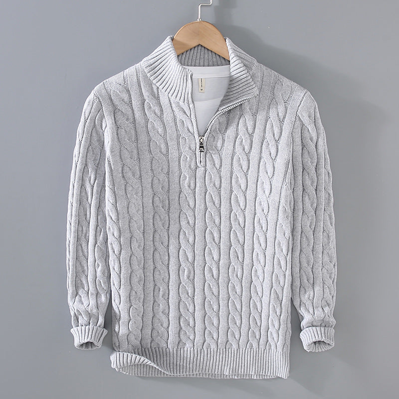 Klassischer Herren Strickpullover mit Zopfmuster, Langarm und Reißverschluss – perfekt für kühle Tage.