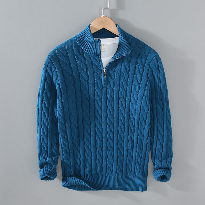 Stylischer Zopfmuster-Strickpullover für Herren mit halbem Reißverschluss, ideal für den Lagenlook im Herbst.