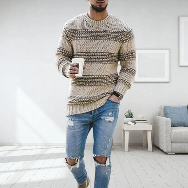 Herren Strickpullover mit elegantem Streifenmuster, vielseitig für stilvolle Herbst- und Wintermode.