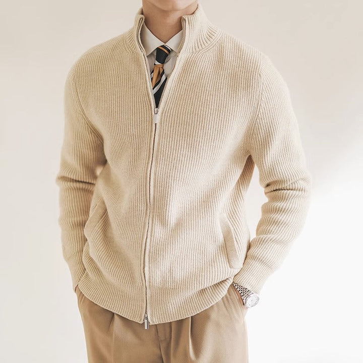 Herren Strickpullover mit Reißverschluss und Rippstruktur, ideal für den Frühling und die Übergangszeit, in stilvoller Herrenmode.