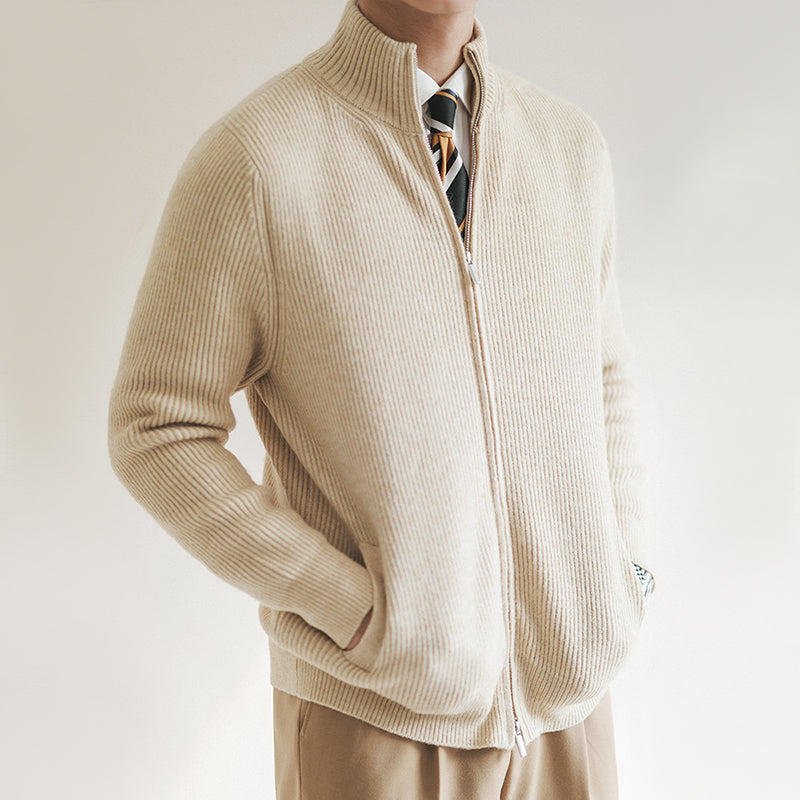 Moderner, bequemer Herren Strickpullover mit Reißverschluss, Langarm und eleganter Rippstruktur für lässige Frühlingslooks.