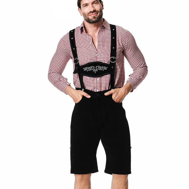 Klassisches Herren Trachten-Set: Robuste Lederhose mit Stickerei, kombiniert mit kariertem Hemd, traditionell.