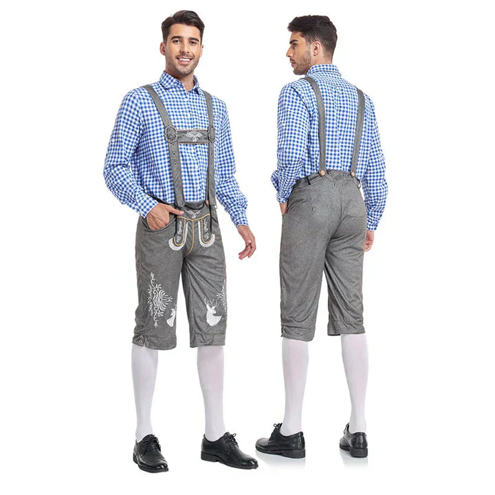 Mann im traditionellen Trachten-Set, posiert für Oktoberfest oder bayerisches Fest, inklusive Lederhose & Hemd.