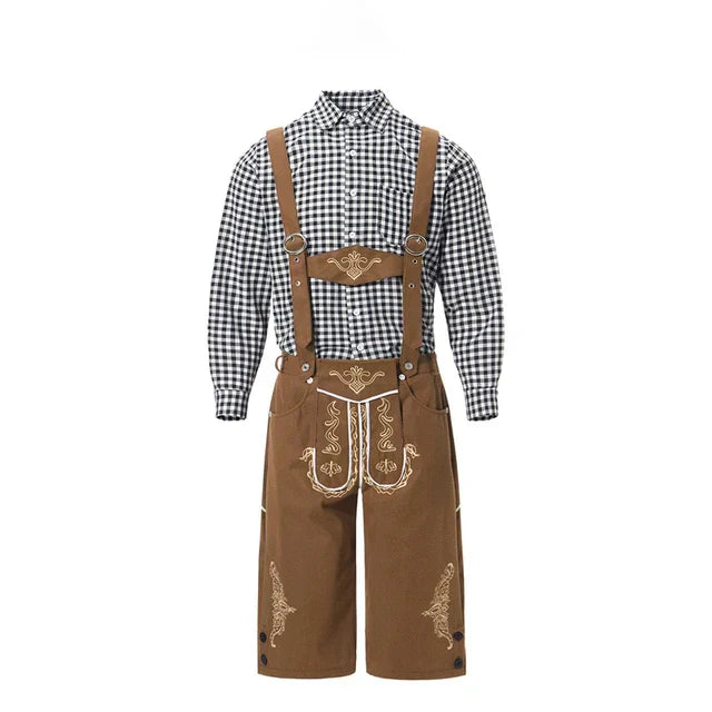 Mann genießt Oktoberfest in stilvollem Herren Trachten-Set, bayerisch & bequem, mit Hose und Hemd.