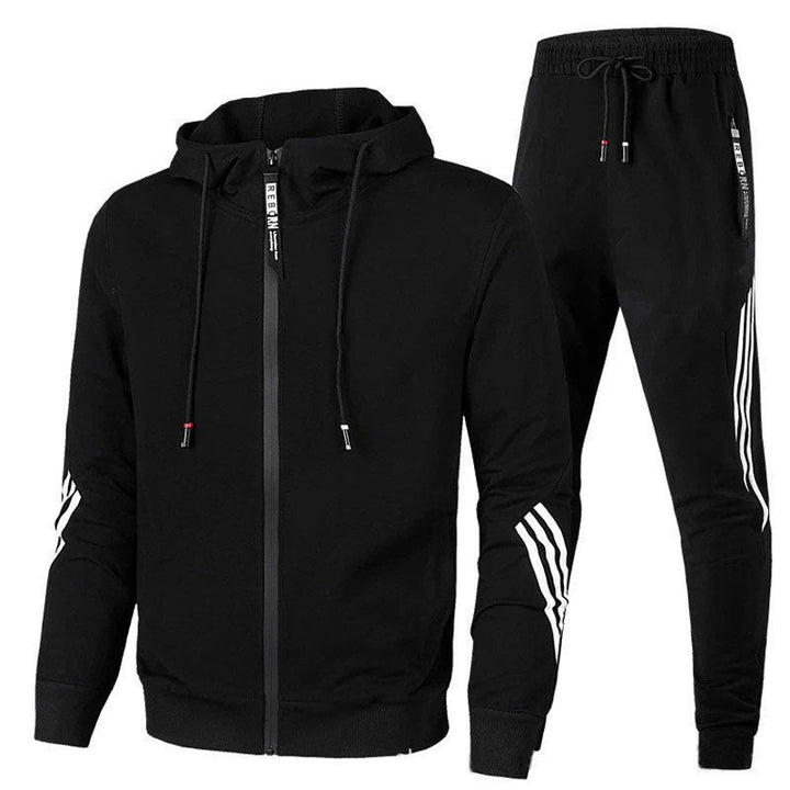 Detailaufnahme des hochwertigen Herren Trainingsanzugs, für optimalen Komfort & stilvolle Alltagsmode.