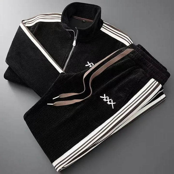 Stylischer Herren Freizeitanzug: Moderne Stehkragen-Jacke & schmale Jogginghose. Für Sport, Alltag und Herren Mode.