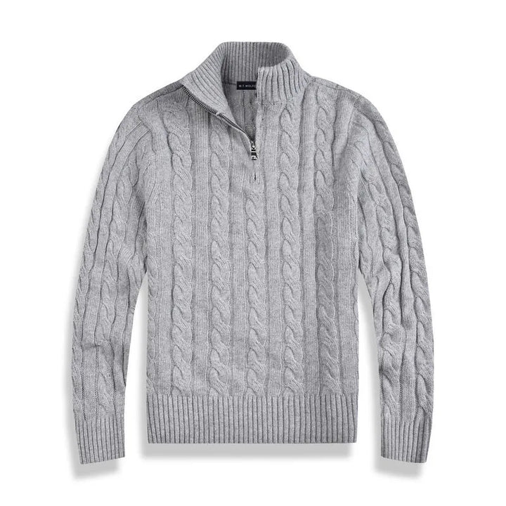 Eleganter Herren Strickpullover Zopfmuster Viertelzip, ideal für Business Casual Outfits im Frühling.