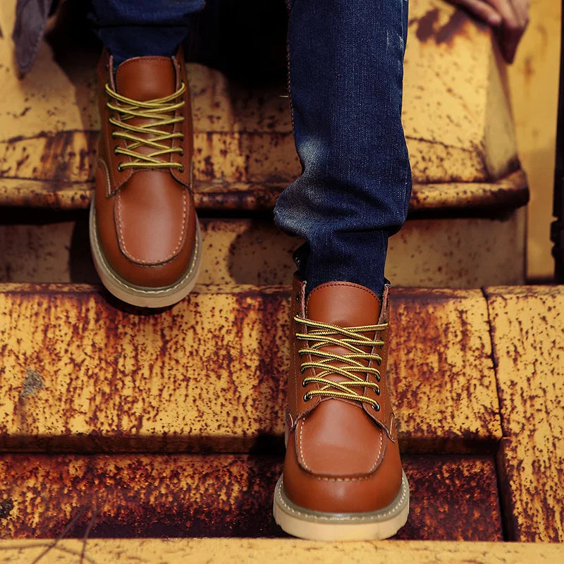 Stilvolle Herren Vintage Stiefel. Robuste Boots mit bequemer Passform für Herbst & Freizeit. Hochwertige Alltagsschuhe.